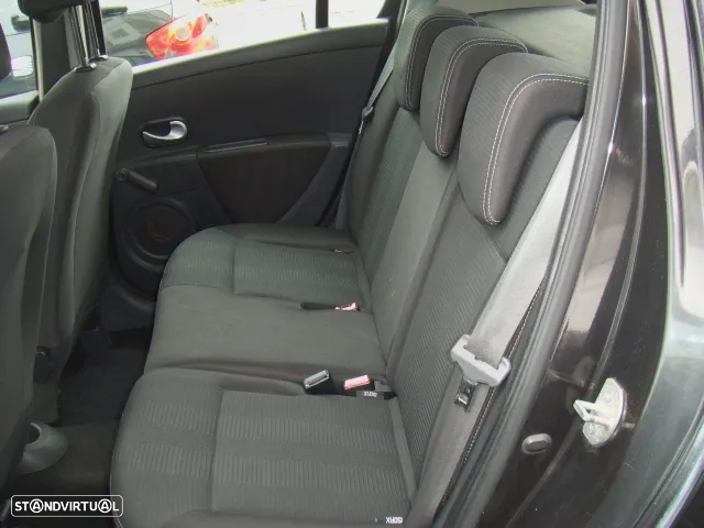 Renault Clio 1.2 16V Dynamique Luxe - 25
