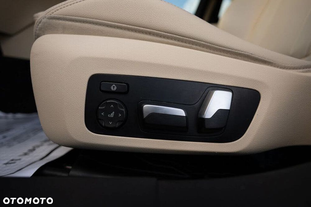 BMW Seria 3 330i xDrive M Sport - 19