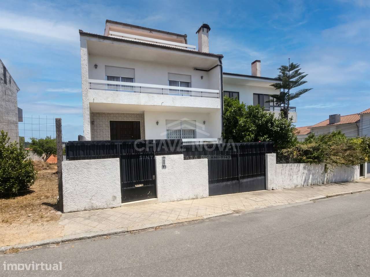 Moradia em Banda V5 c/ Garagem e Jardim em Mafamude (Laborim) - Grande imagem: 2/58