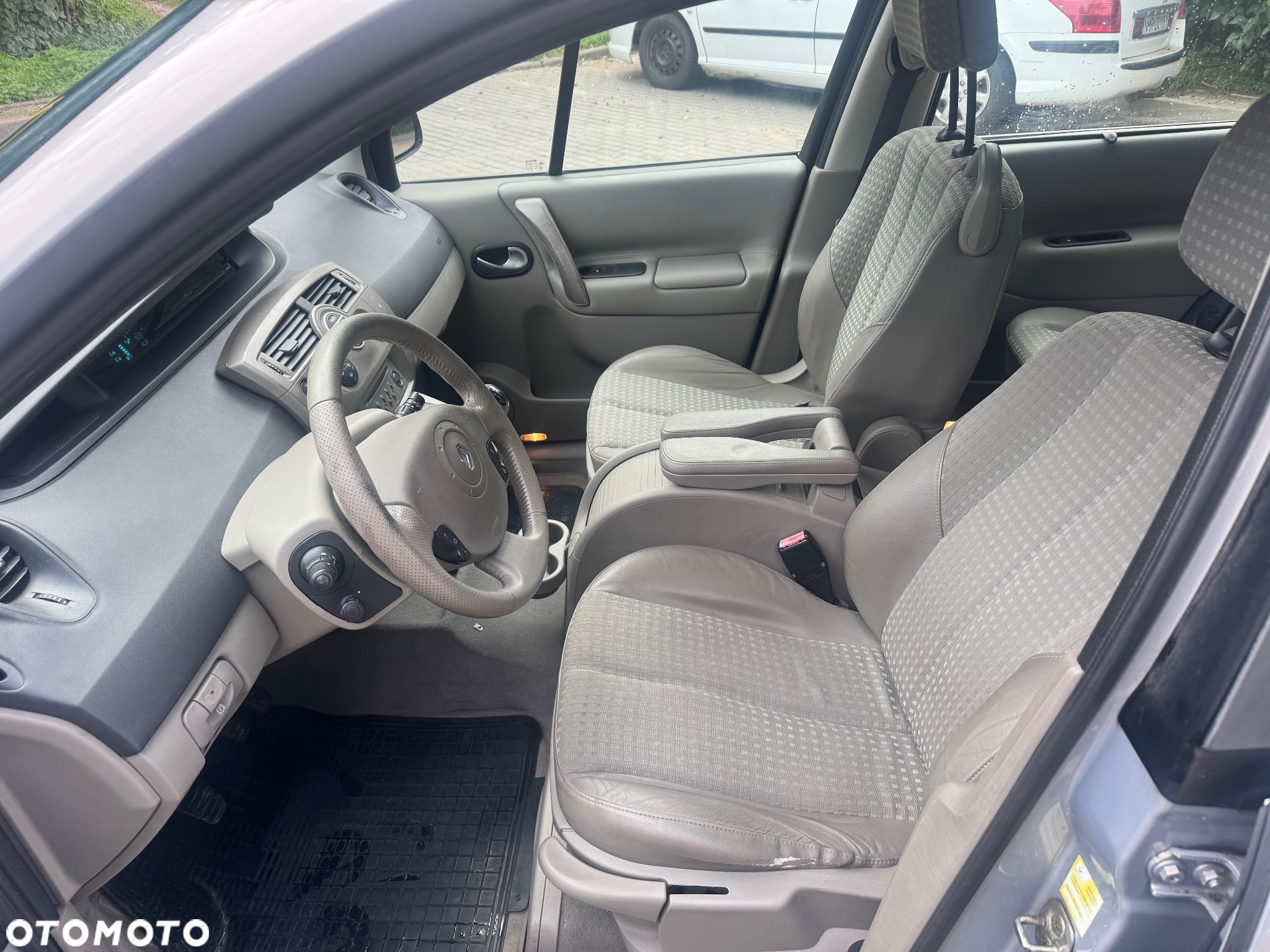 Renault Scenic 1.9 dCi Emotion - 14