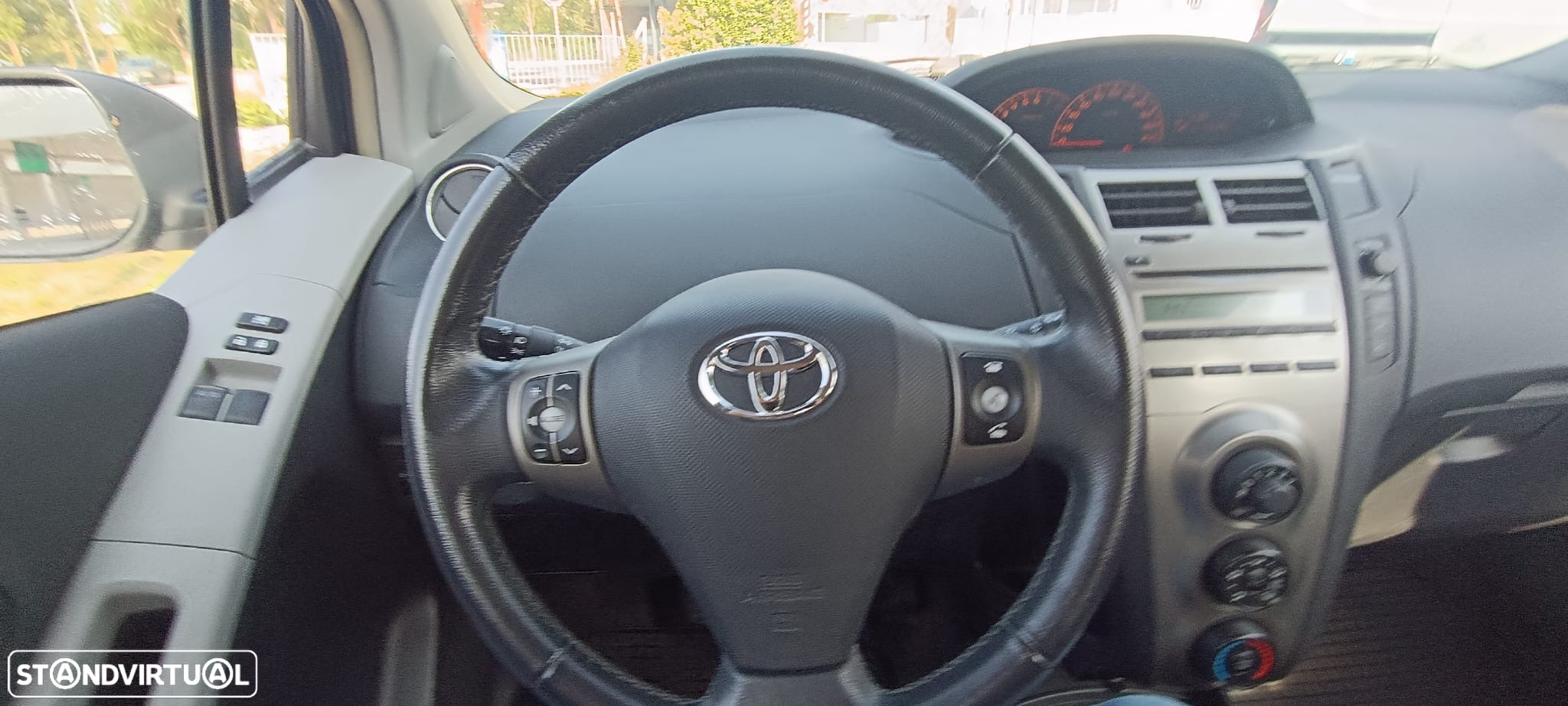 Toyota Yaris 1.0 VVT-i AC - 13