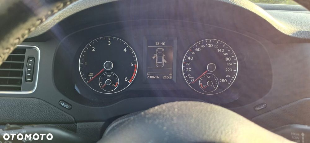 Volkswagen Jetta 1.6 TDI Comfortline - 10