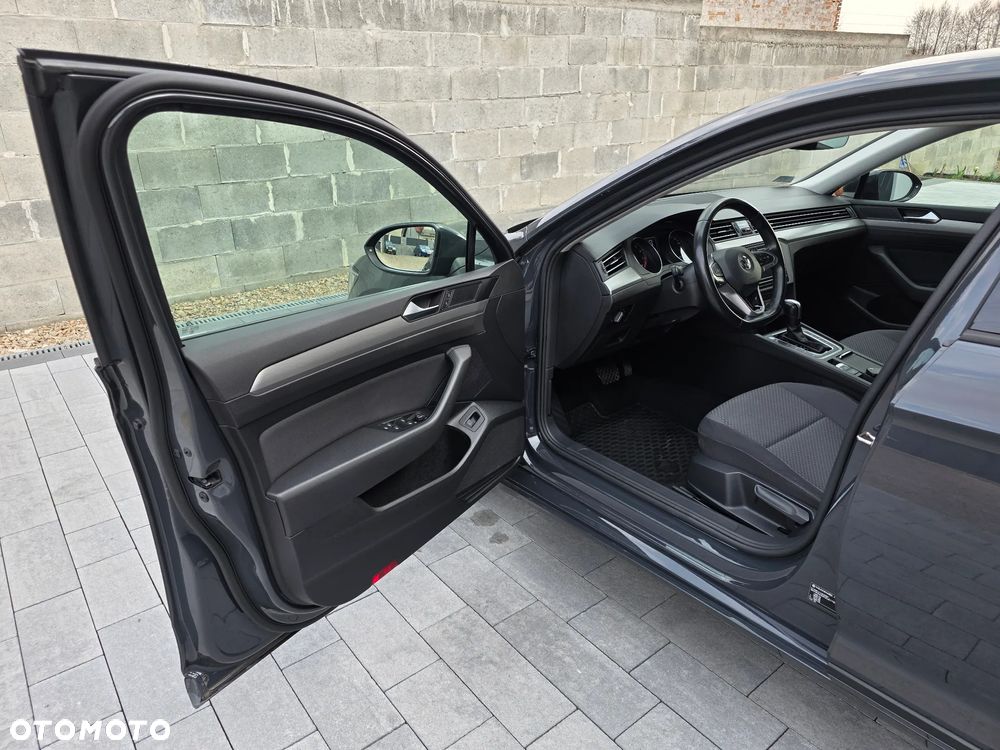 Volkswagen Passat - 12