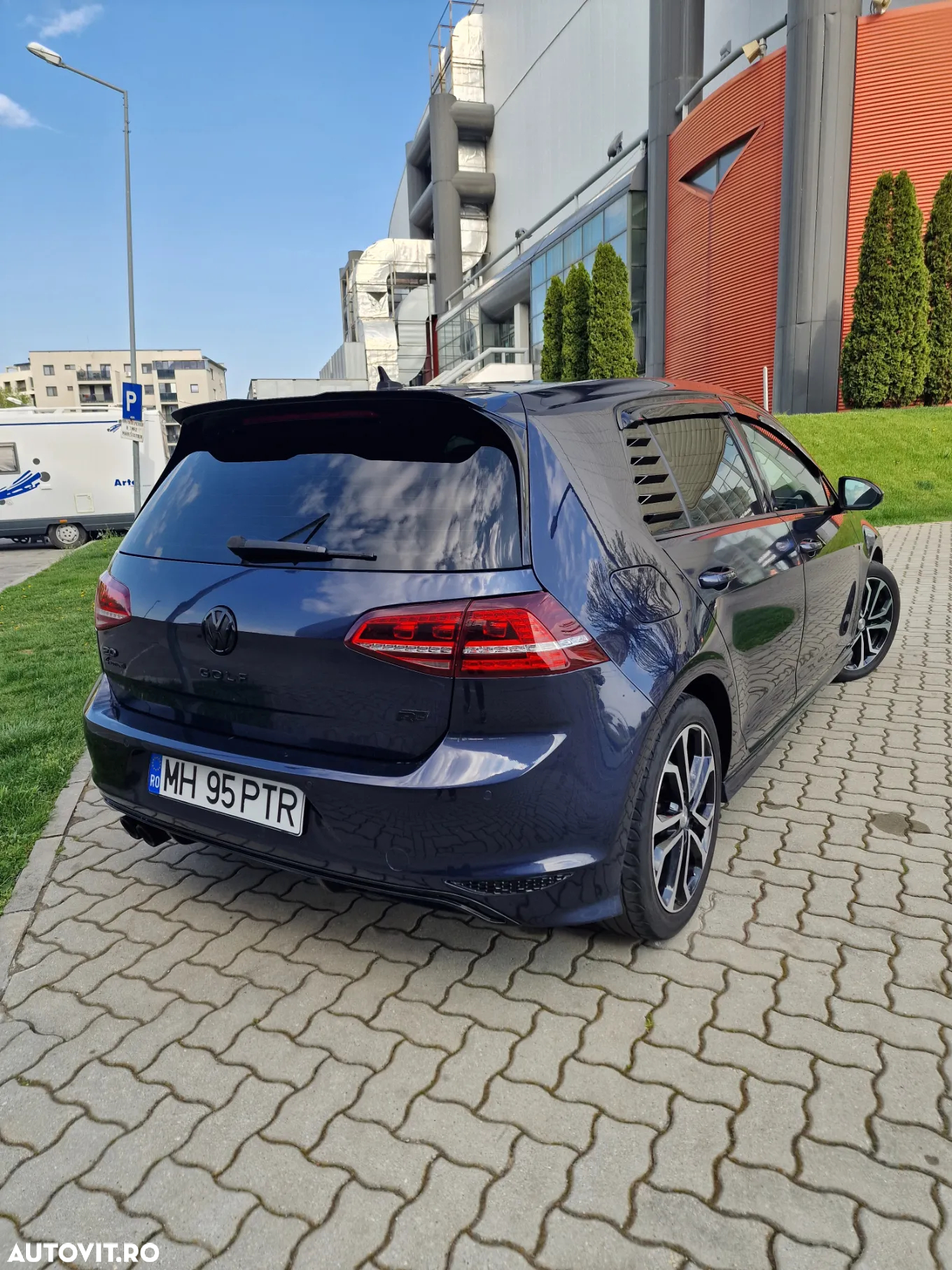 Volkswagen Golf 2.0 TDI 4Motion BMT Highline - 3