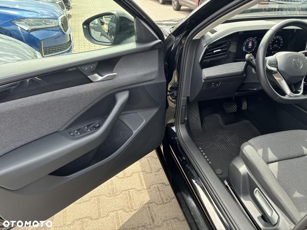 Volkswagen Passat - 14