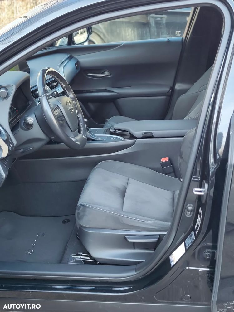 Lexus UX 250h E-FOUR Business - 7