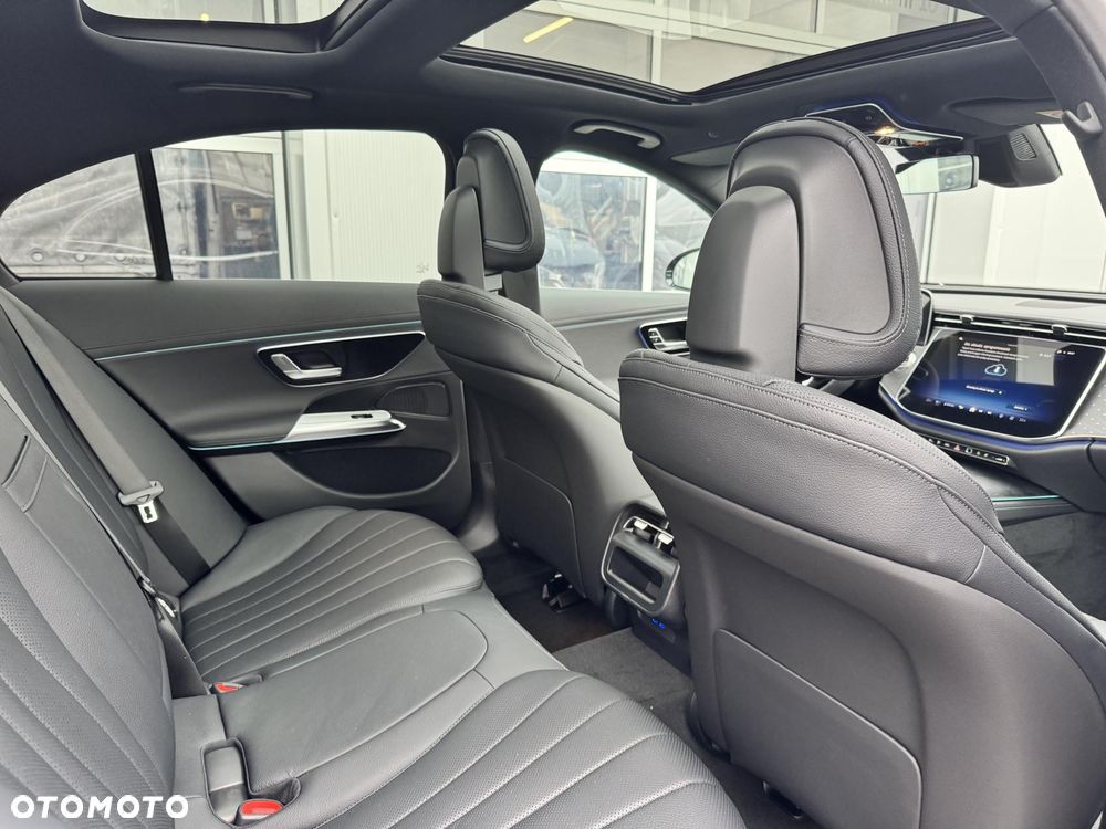 Mercedes-Benz Klasa E 300 de PHEV 4-Matic AMG 9G-Tronic - 19