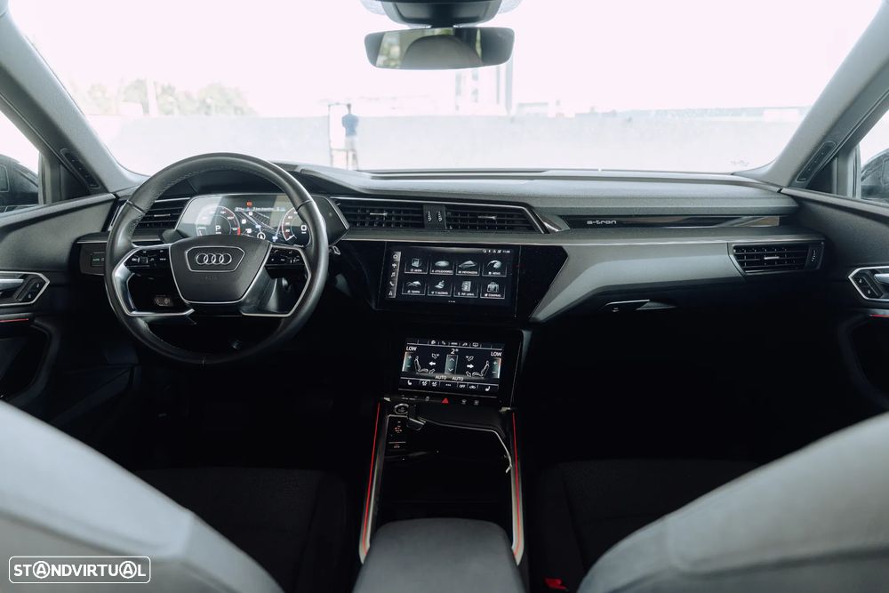 Audi e-tron 55 quattro S line - 32