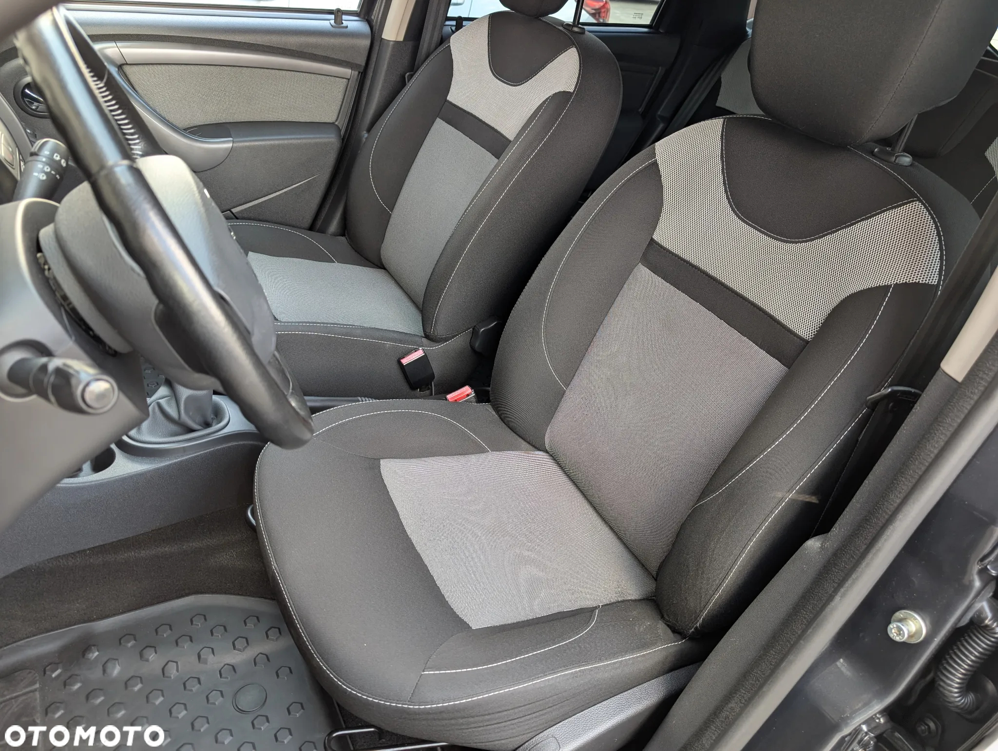 Dacia Duster 1.6 SCe Laureate S&S - 19