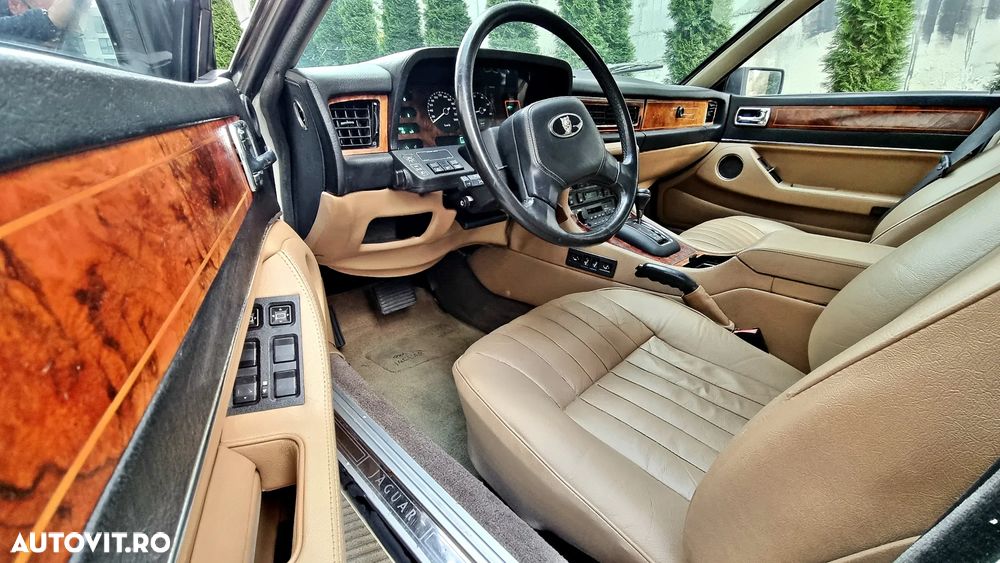 Jaguar XJ - 19