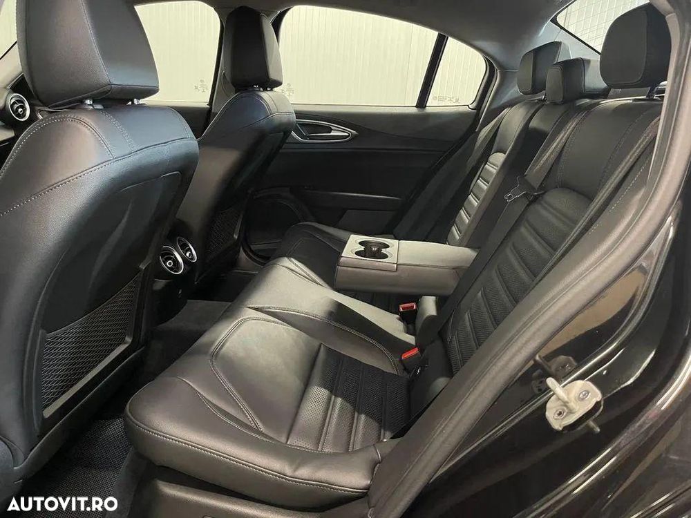 Alfa Romeo Giulia 2.2 AT8-Q4 Veloce - 12