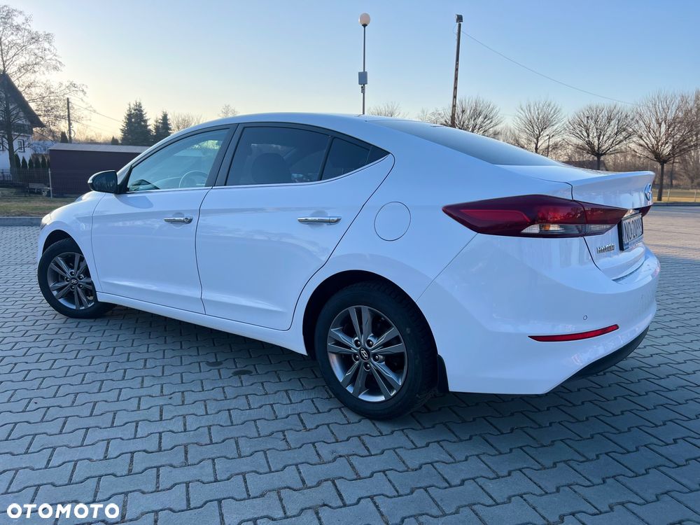 Hyundai Elantra 1.6 Comfort - 18