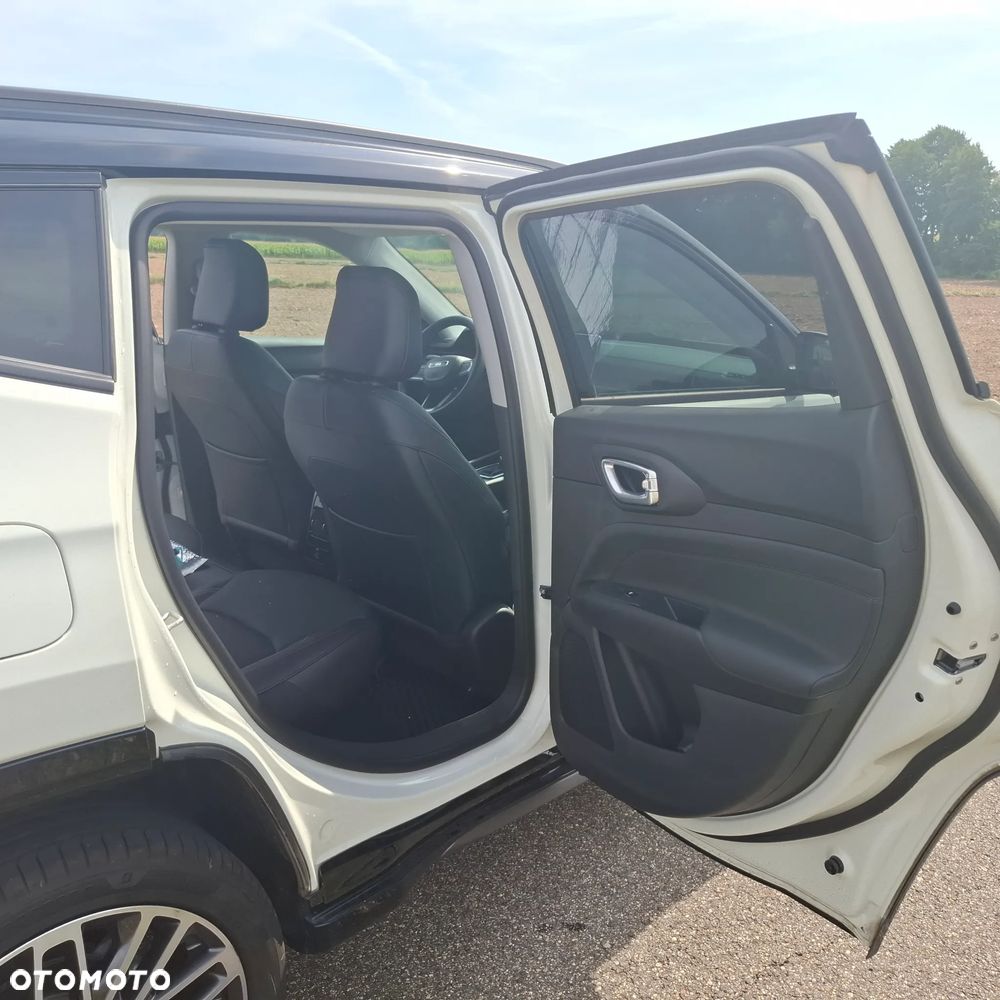 Jeep Compass - 24