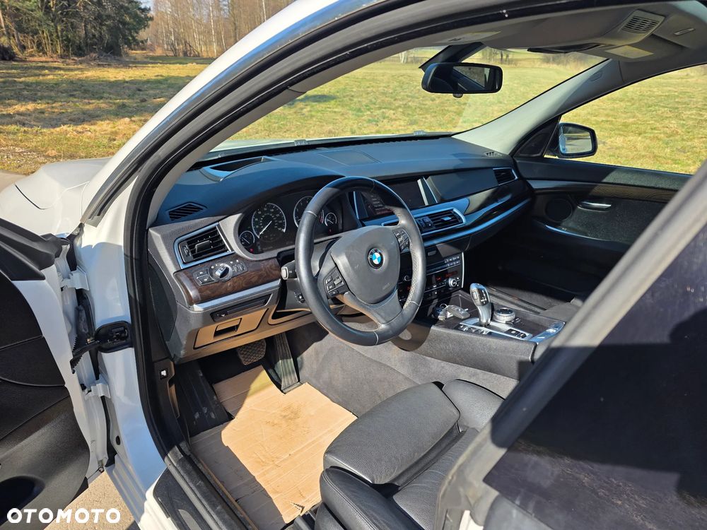 BMW Seria 5 535i xDrive - 14