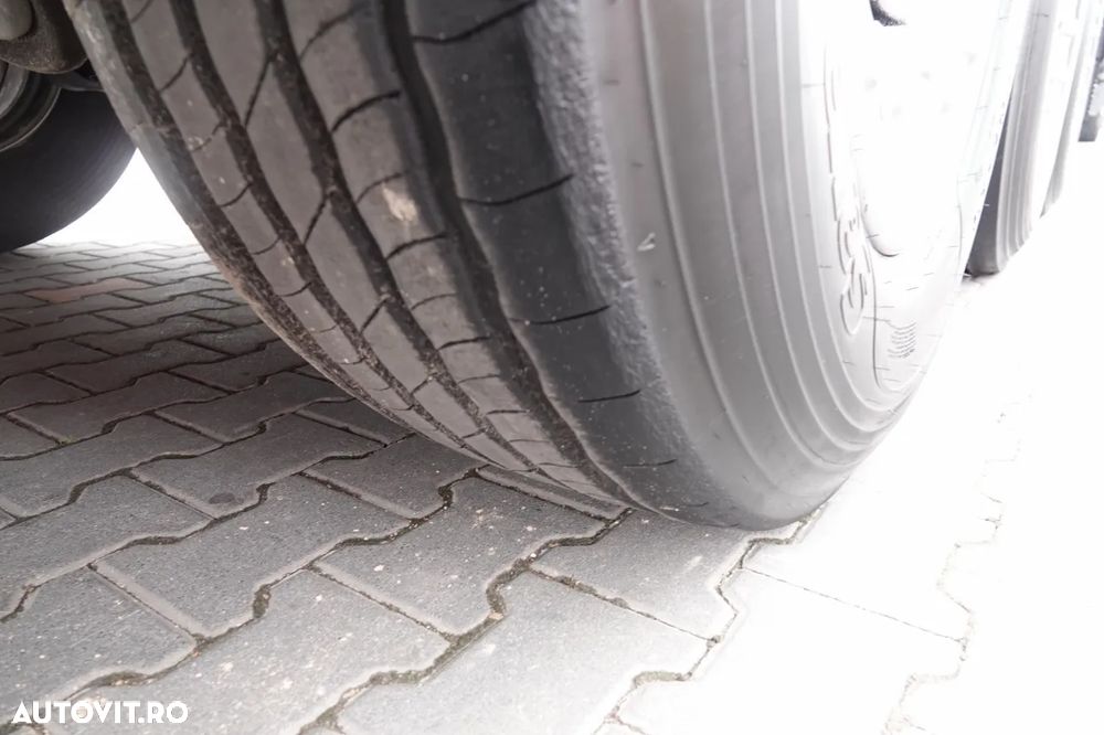 Krone CORTINĂ  STANDARD / 2 AXE RIDICATIVE / COȘ PENTRU PALEȚI / 40.000 KM / 2025 / - 21