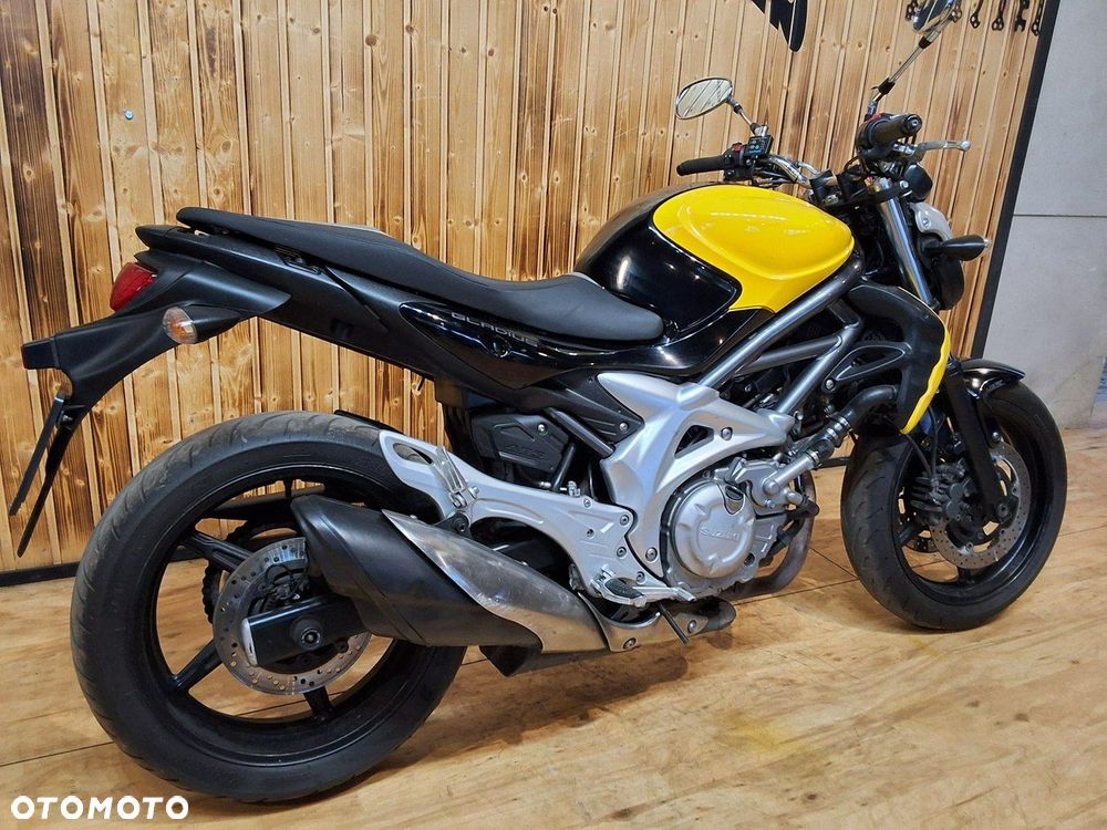 Suzuki Gladius - 9