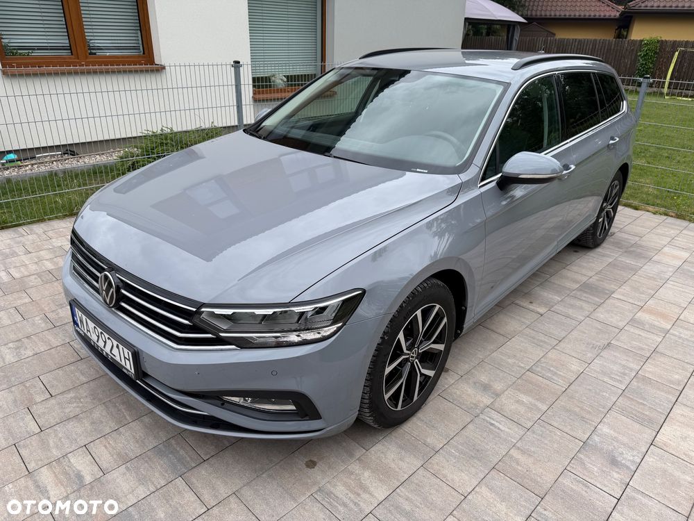 Volkswagen Passat - 1