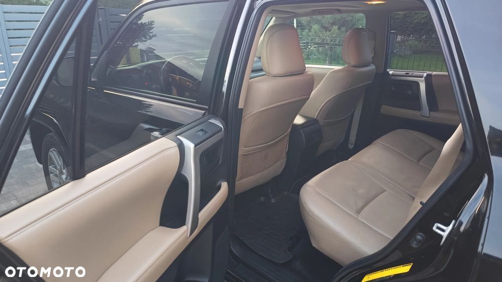 Toyota Land Cruiser - 11