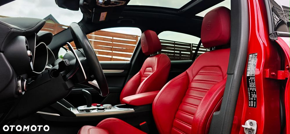 Alfa Romeo Stelvio 2.0 Turbo 16V AT8-Q4 Veloce Ti - 19