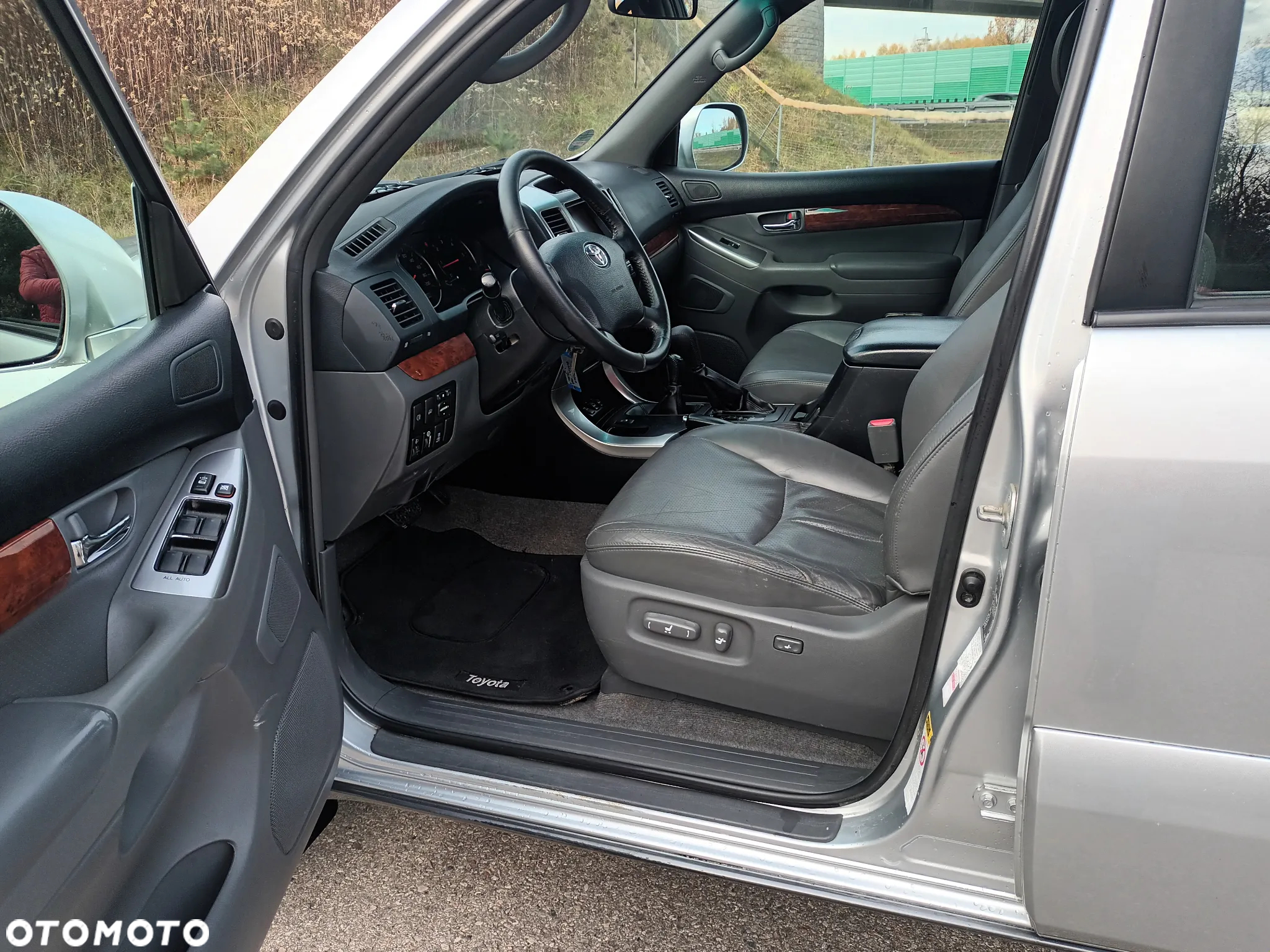 Toyota Land Cruiser - 28