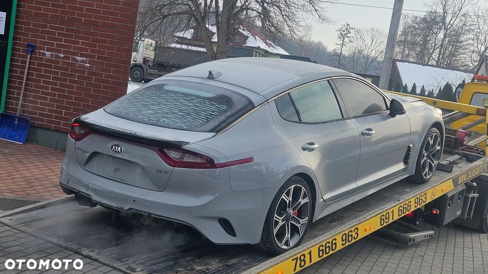 Kia Stinger - 11