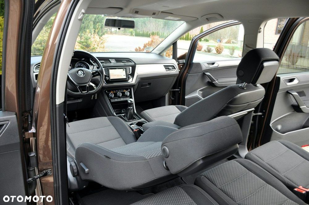 Volkswagen Touran - 28