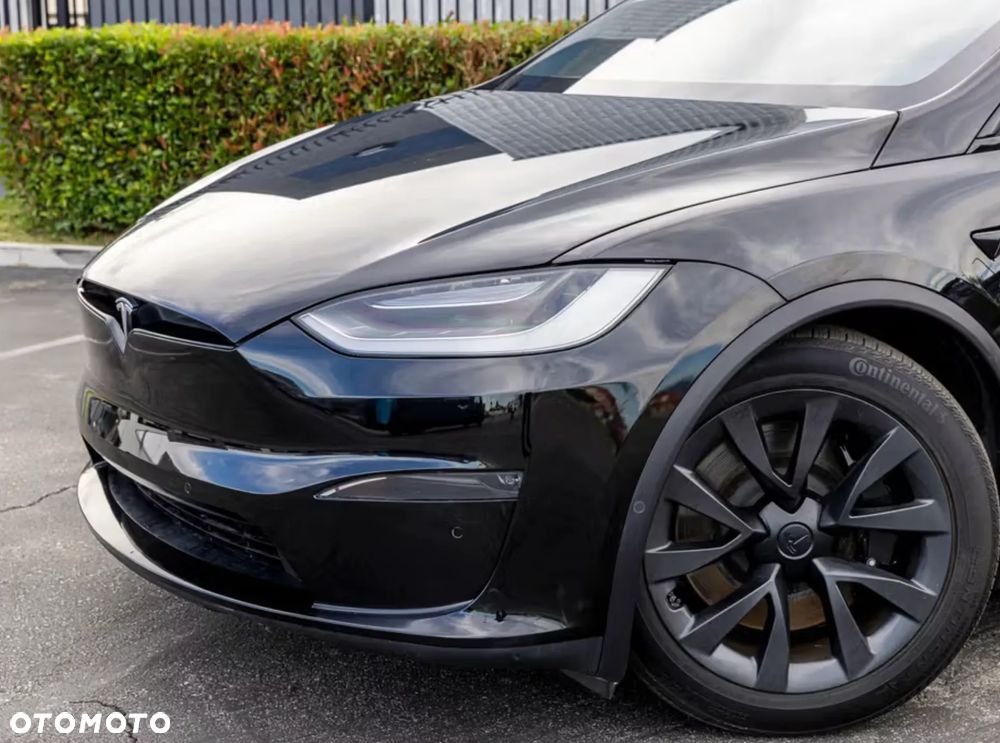 Tesla Model X - 7