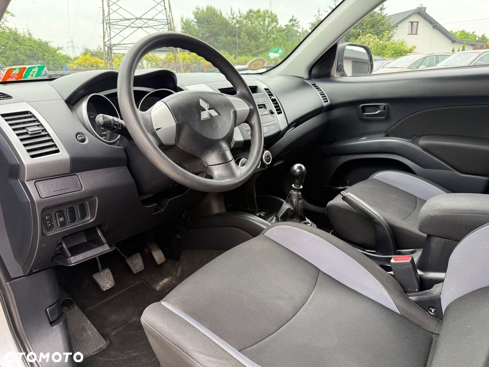 Mitsubishi Outlander 2.0 DID Intense + - 32