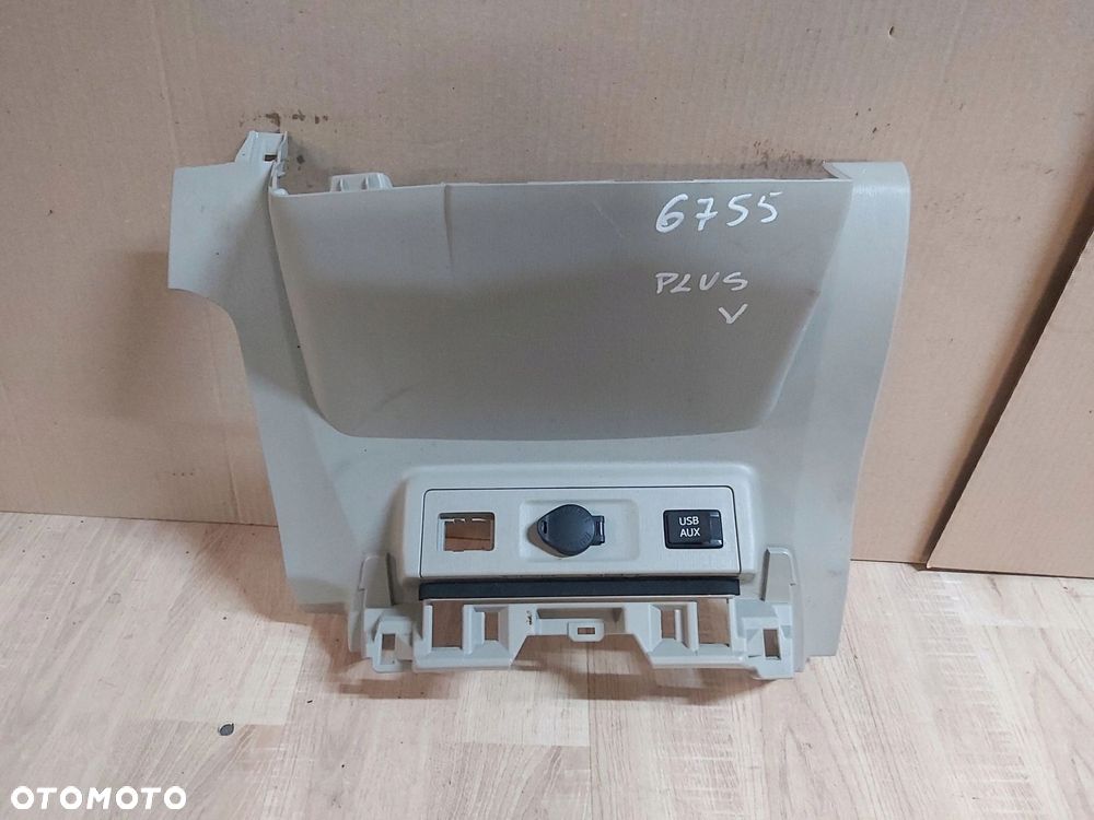 Toyota Prius PLUS V gniazdo zapalniczki USB deska - 1