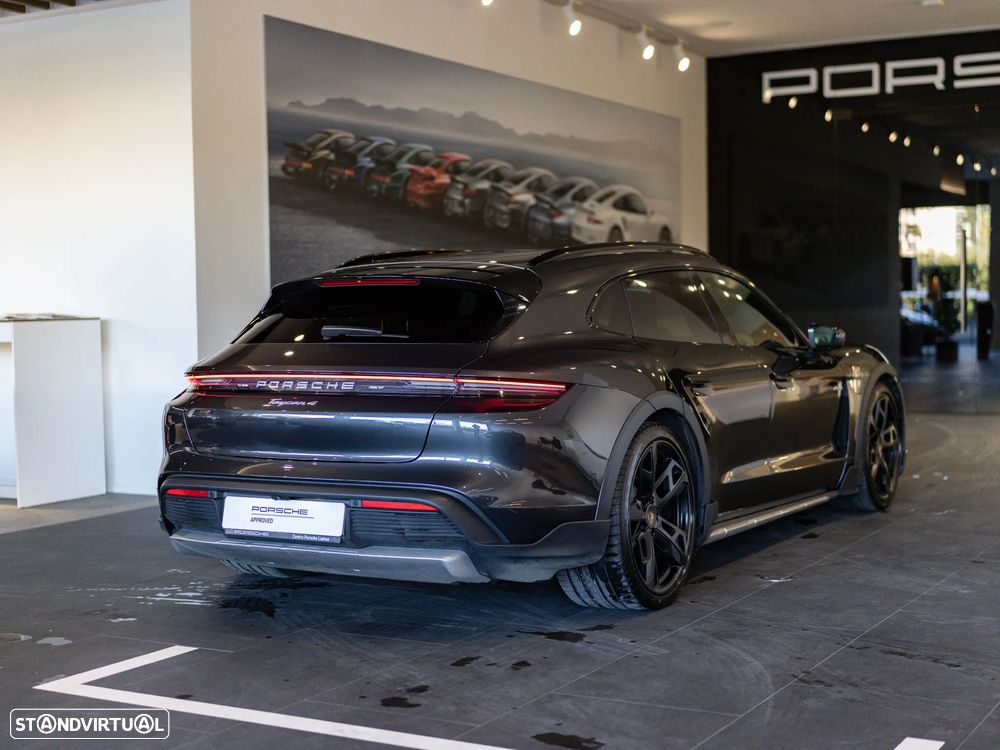 Porsche Taycan Cross Turismo 4 - 10