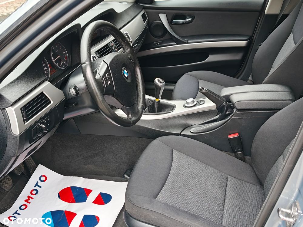 BMW Seria 5 520i - 7