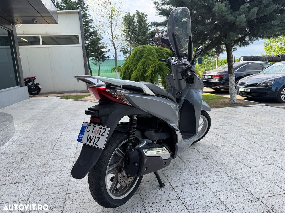 Honda SH 300i - 6