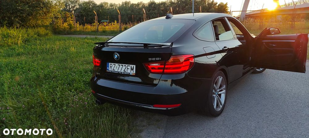 BMW Seria 3 328i xDrive Sport Line - 9