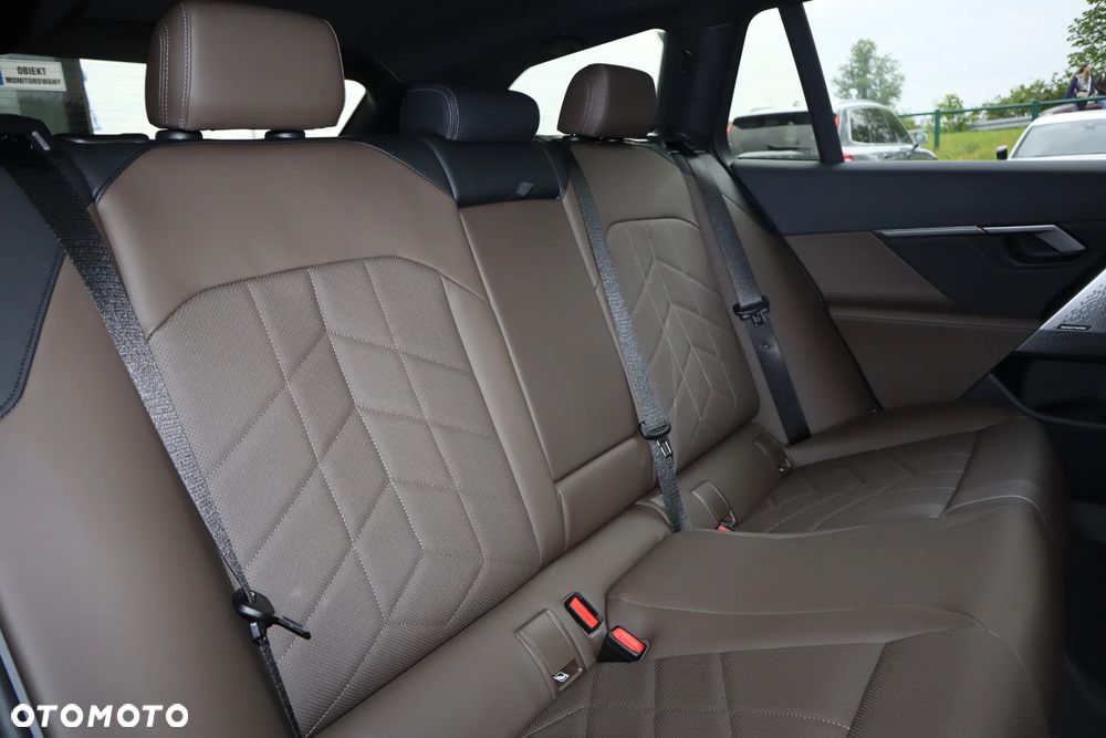 BMW i5 - 11