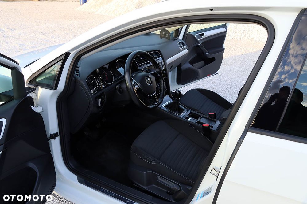 Volkswagen Golf - 20