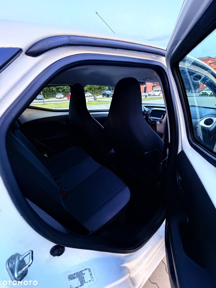 Toyota Aygo x-play - 17