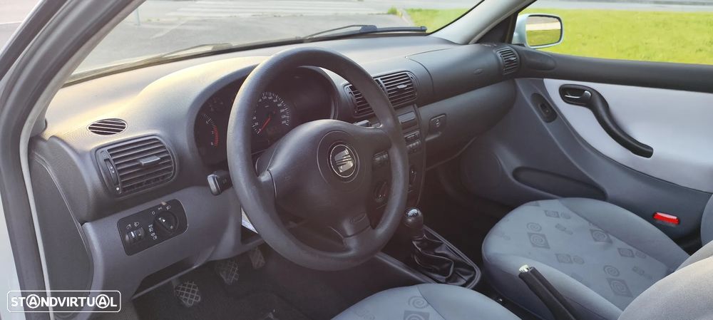 SEAT Leon 1.6 16V Signo - 11