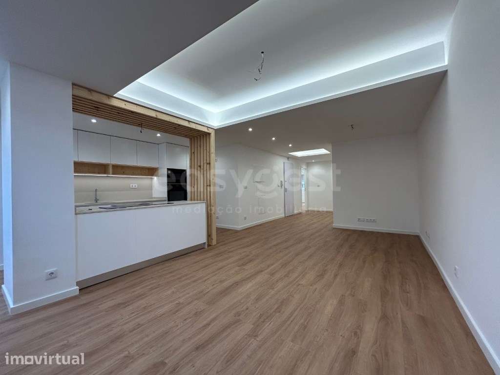 T2 remodelado num dos Eixos Mais Prestigiados de Lisboa - Grande imagem: 2/22