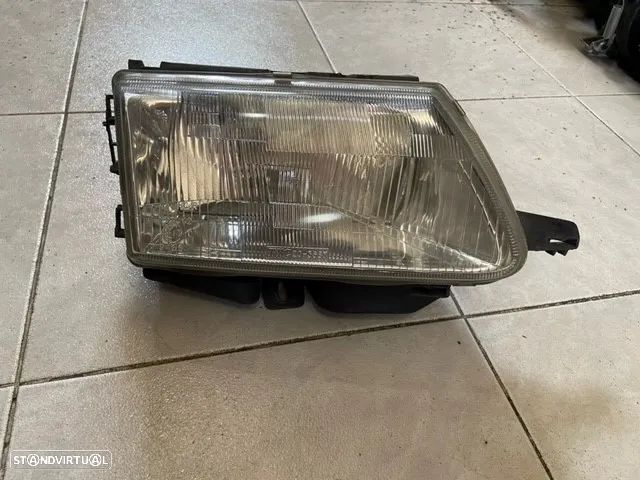 Farol direito Citroen Saxo - 1