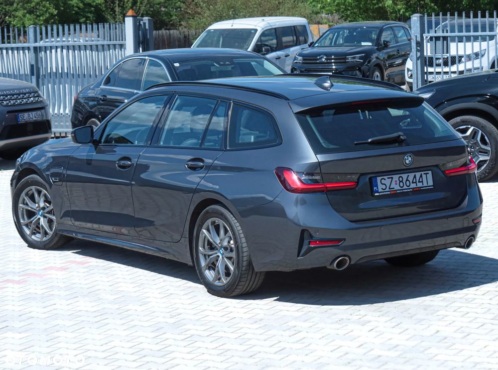 BMW Seria 3 330e Sport Line - 36