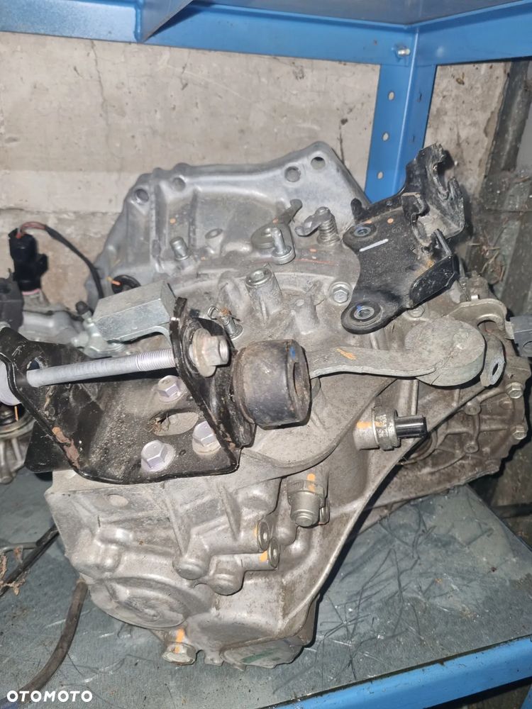 TOYOTA C-HR SKRZYNIA BIEGÓW idealna 28.000km  1.2 TURBO 116KM 33111-F4010 - 3