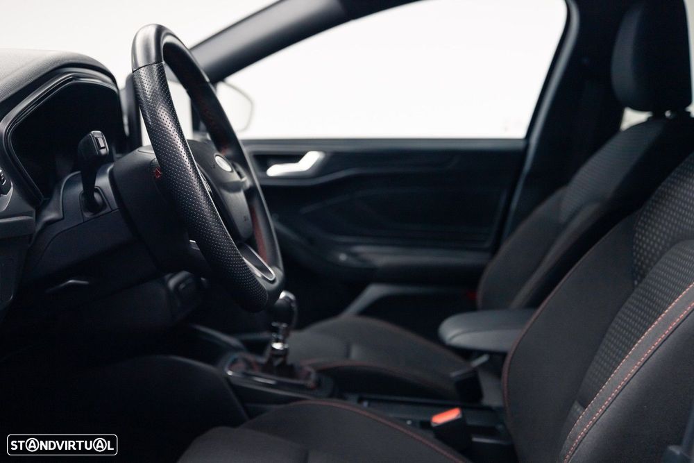 Ford Focus 1.0 EcoBoost MHEV ST-Line - 19