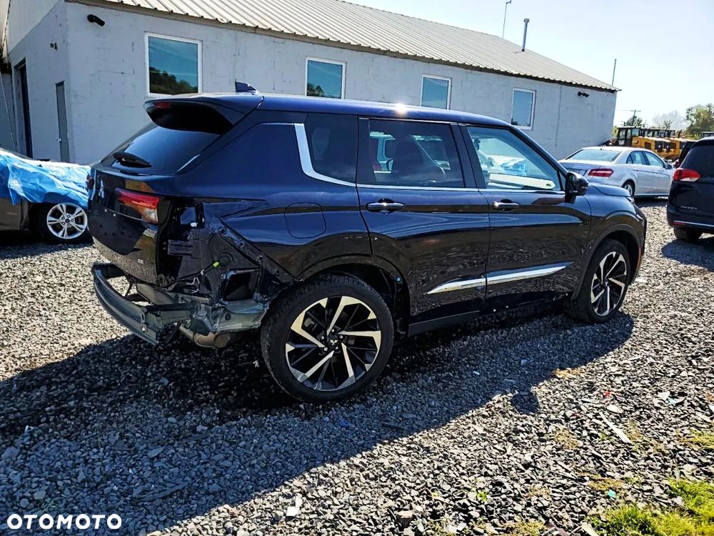 Mitsubishi Outlander - 3
