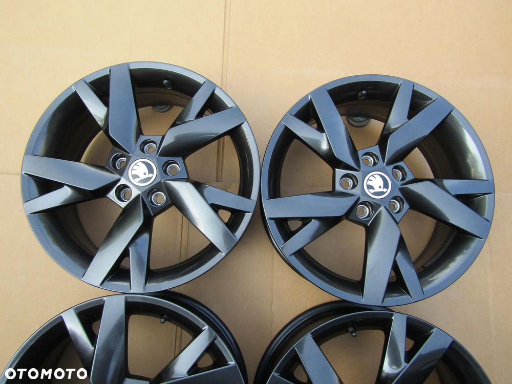 4x Felgi Aluminiowe 17 Skoda Kodiaq Karoq Octavia II III IV Superb Yeti 6,5 j 5x112 ET46 / 5E3601025 STAN IDEALNY - 4