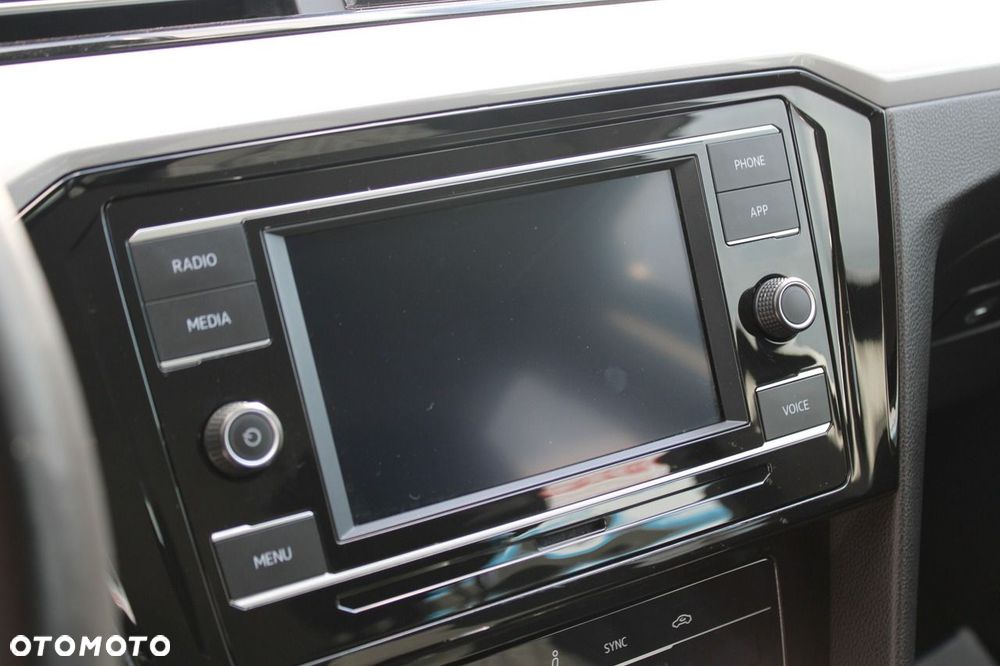 Volkswagen Passat - 25