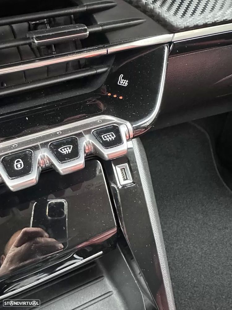 Peugeot 2008 PureTech 130 Allure Pack - 42