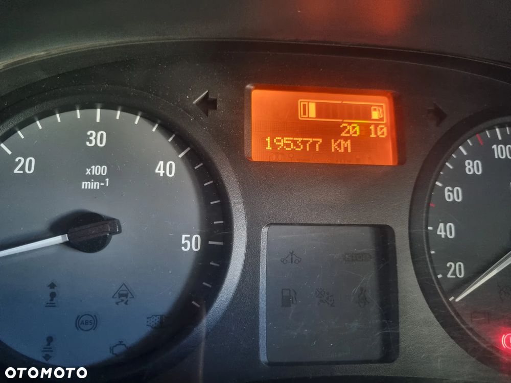 Opel Vivaro - 8