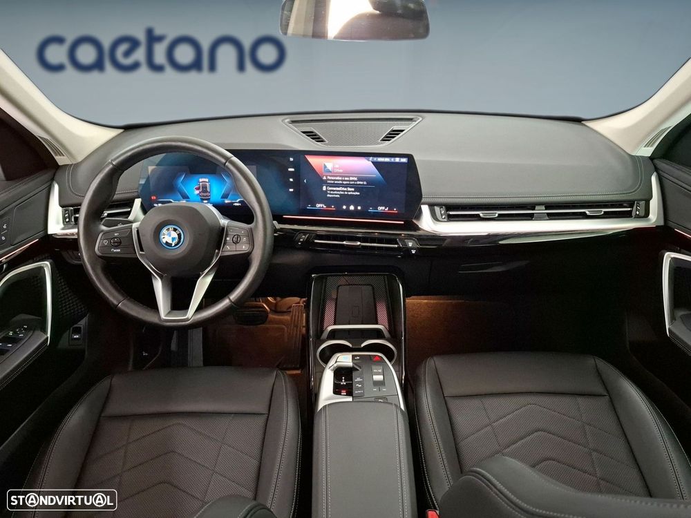 BMW iX1 eDrive20 - 12