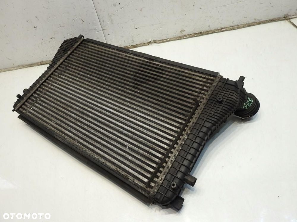 CHŁODNICA INTERCOOLER VOLKSWAGEN TOURAN I 2.0 TDI - 3