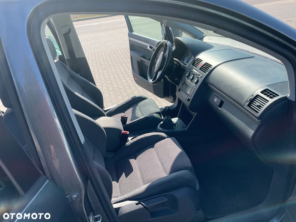 Volkswagen Touran 1.6 FSI - 13